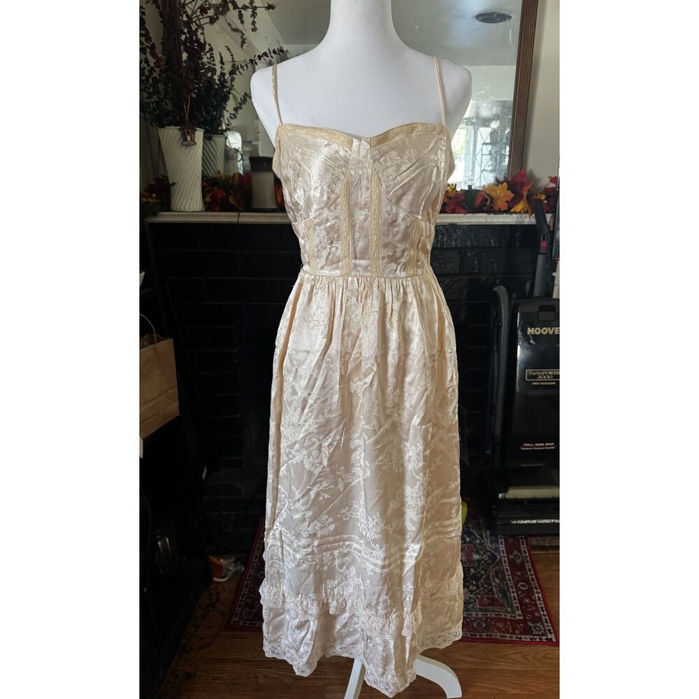 Lulus Sarisha Blush Satin Jacquard Bustier Midi Dress M NWT Wedding Guest